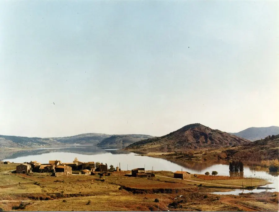 Une photo ancienne du village de Celles lors de la mise en eau du barrage